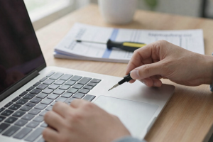 Πώς να επισκευάσετε ένα χαλασμένο πλήκτρο σε φορητό υπολογιστή: συμβουλές αντιμετώπισης προβλημάτων