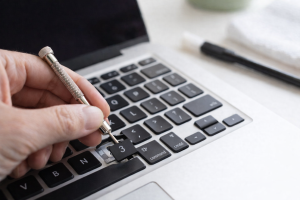 Απλές οδηγίες για την αφαίρεση πλήκτρων από φορητό υπολογιστή